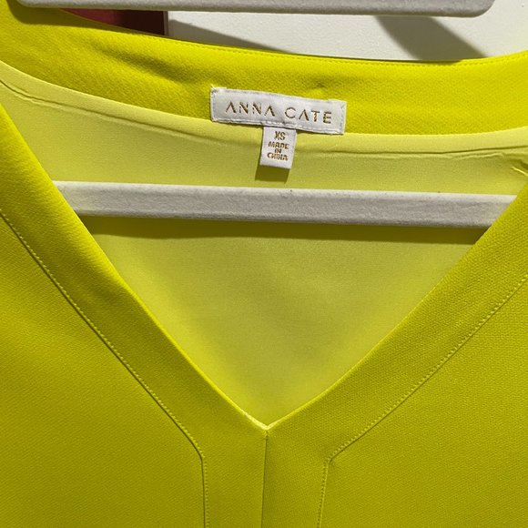 Anna Cate V Neck Blouse with Flared Sleeves Size XS (Excellent Condition) - Picture 2 of 3